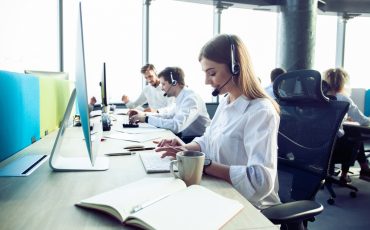 Blog 6 How,Can,I,Help,You?,Female,Customer,Support,Operator,With